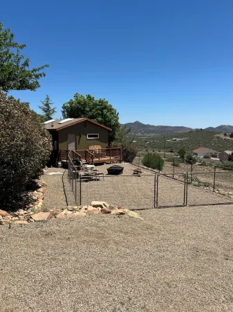 Beautiful cabin retreat with gorgeous views! Pet friendly with wide open spaces.