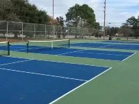 2-Bedroom Cottage, One Block to Beach! Free WIFI, Free Parking