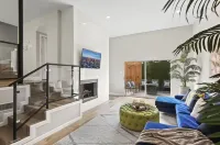 Spacious Highland Park Hideaway - 3 Bedroom - Sleeps 9 - Rooftop Deck