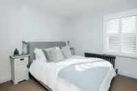 The Neptune - from 125 Per Night Hotels near Waitrose & Partners