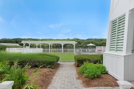 Watercolor Townhouse 9 Отели в г. Сисайд