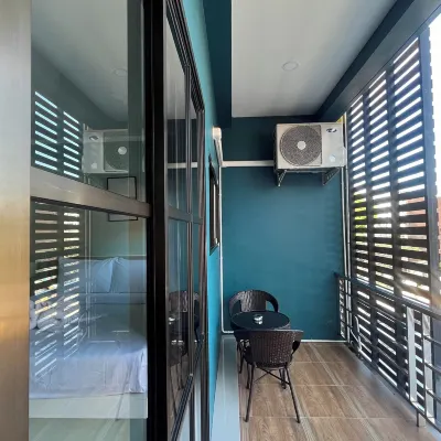 J & Ariya Hotel Near Samui Airport and Koh Phangan Pier 邦拉海滩附近的飯店