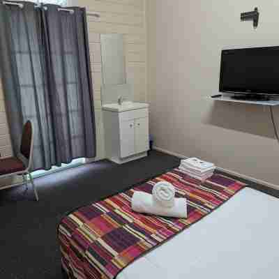 Grand Central Hotel Proserpine Rooms