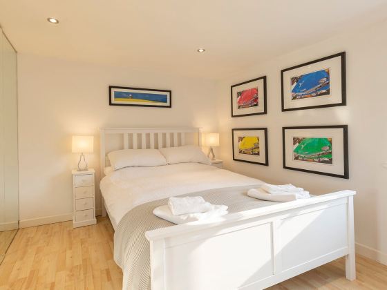 Stylist Split Level 2 Bed with Parking