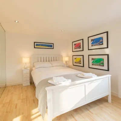 Stylist Split Level 2 Bed with Parking