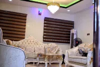 Luxurious Lukes Apartment