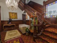 Pinc Lady Mansion Hotels in Eureka