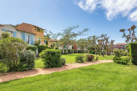 Résidence Pierre & Vacances le Hameau de la Pinède Отели в г. Йер