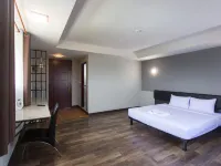 Iron Resort&Hotel Hotels near Textile Museum Naresuan University