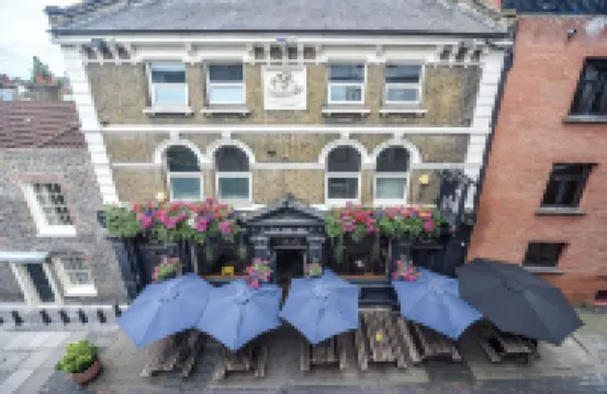 哈克尼古船旅館