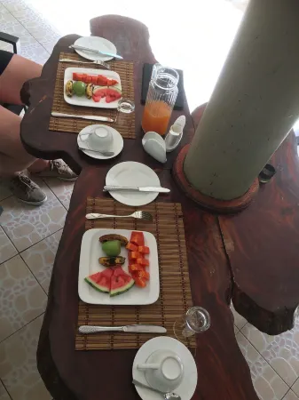 Belle Des Iles Отели рядом с достопримечательностью «Анс Саурс Дарджент»