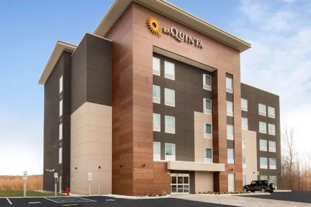 La Quinta Inn & Suites by Wyndham Buffalo Amherst Отели в г. Пендлтон