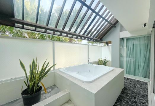 HARRIS SUNSET ROAD BALI Over view