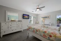 Canario  3 Bedroom Home by RedAwning