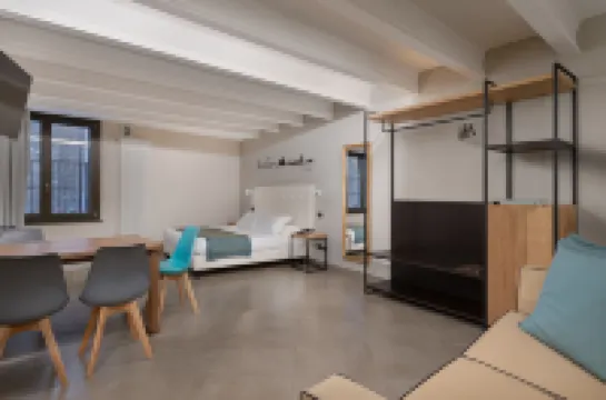 Bonacolsi Collection, MantegnaHotels