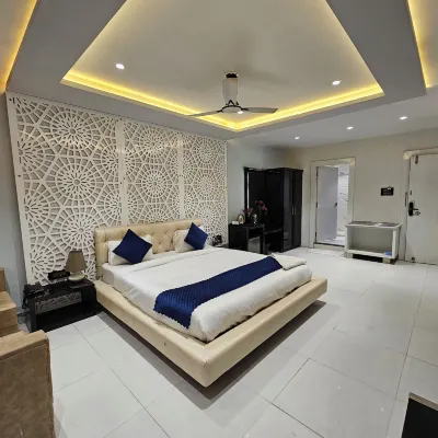 Hotel MK Vivanta Hotels near Phoolbagh
