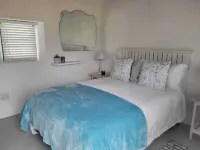 5 Bedroomed Fisherman's Cottage in Struis Bay Các khách sạn gần Agulhas National Park