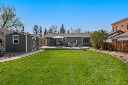 Spirit of the Rockies - Private Backyard & Hot Tub