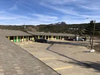 Tower 64 Motel & RV - parking
