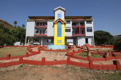 The Greenwood Resort Chikmagalur - Escape to Tranquil Mountain Views Hotel dekat Mullayanagiri Peak