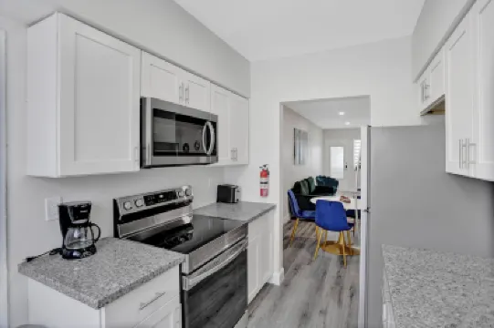 Bay Harbor Suites Hotels near Bal Harbour Jetty