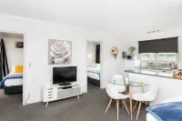 Waikanae Beach Motel - Motels