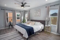 Adorable 4Br 2BA Close to Riverwalk and Downtown Hotels near H-E-B