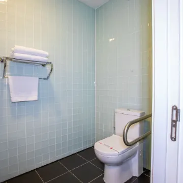 Ramada Encore by Wyndham Istanbul Kartal Отели рядом с достопримечательностью «Станция метро Pendik»