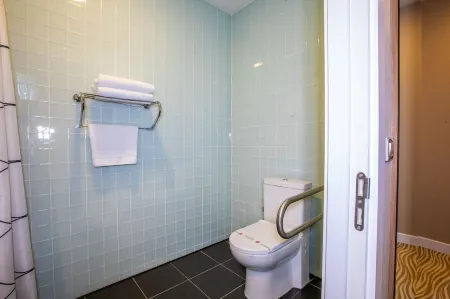 Ramada Encore by Wyndham Istanbul Kartal Отели рядом с достопримечательностью «Yiğit Alışveriş Merkezleri - Pendik Şube»