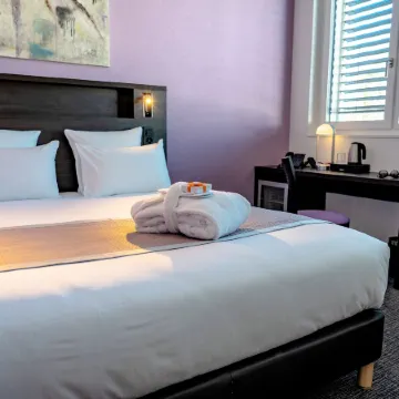 Nash Pratik Hotel
