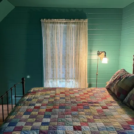 Cozy1890's Bungalow in Historic Georgetown. Ski Nearby.