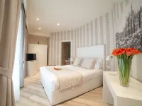 Rooms Milano Duomo Hotels near Excelsior