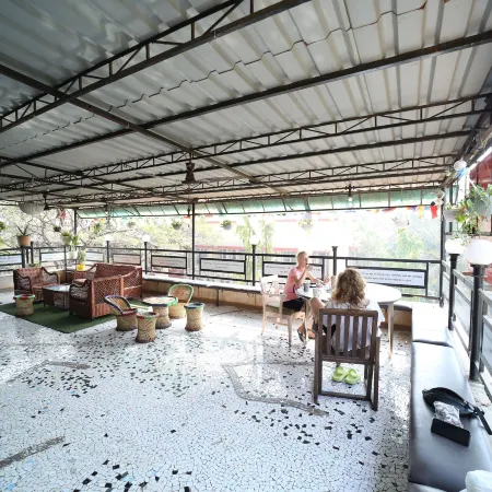 Maple Social Hubz-Hostel