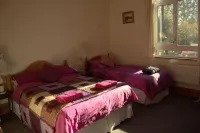Penybryn Cottages Hotels near Saint Benedict's Catholic Church