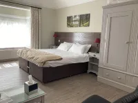 Pinewood Cottage Self Catering Apartments and Studio Apartments Hotels near Pondhead Conservation Trust