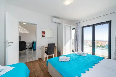 Deluxe Villa Laura 5a Hotels near Lizard's Beach