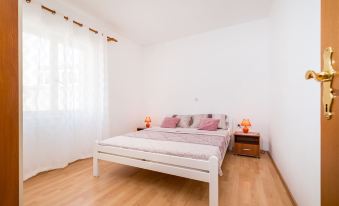 Cozy Apartment Marija with Garden