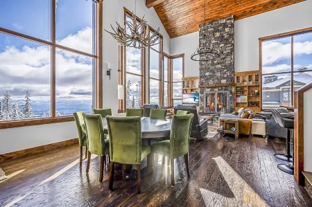 Inuksuk Lodge - 4800 sq ft of Big White Excellence!