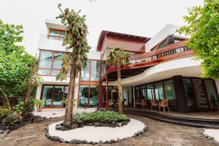 Hotel Villa Escalesia Galapagos Отели рядом с достопримечательностью «Исследовательская станция Чарльза Дарвина»