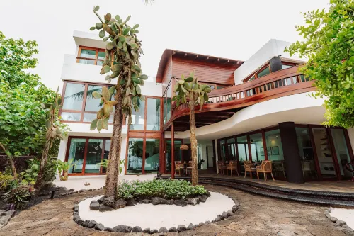 Villa Escalesia Galápagos Waterfront Hotel