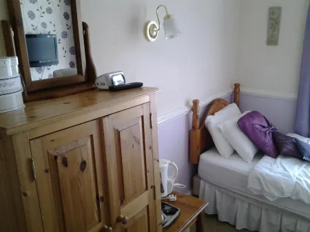 No. 9 Guest House Отели рядом с достопримечательностью «Запад Шор Бич»