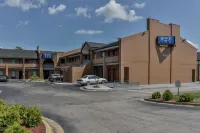 Wake Inn Hotel berhampiran Knightdale Commons