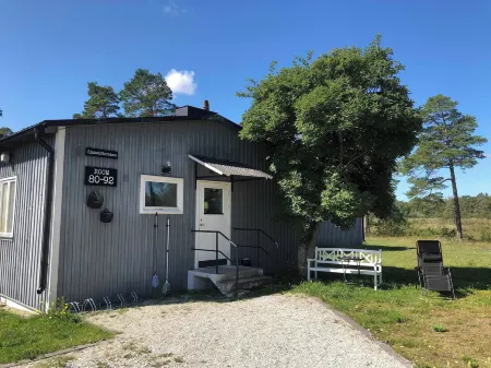 STF Hostel Lärbro/Grannen Отели в г. Готланд