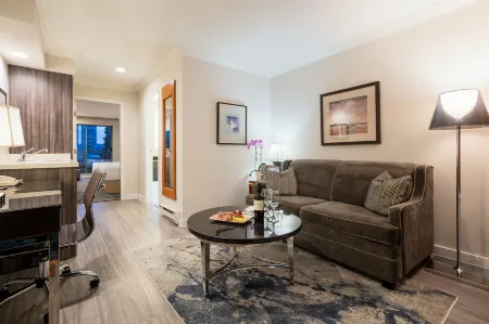 Executive Suites Hotel & Conference Center, Metro Vancouver Отели в г. Бернаби