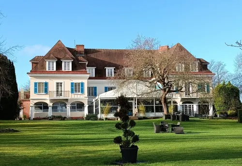 Chateau de Montreuil - parking