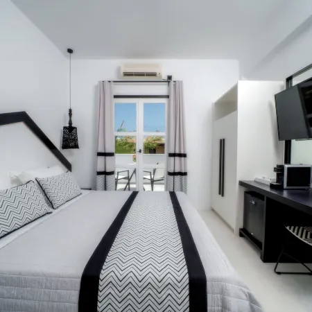 Divelia Hotel Отели рядом с достопримечательностью «Пляж Перисса»