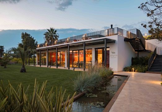 피나르 호텔 주변 골목길 카페