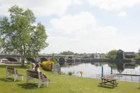 Apartment Sleeps 7 with Mezzanine Hotels in 