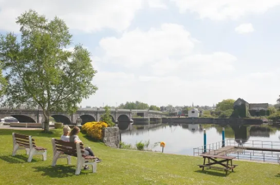 Apartment Sleeps 7 with Mezzanine