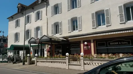 Hôtel de La Cloche Отели в г. Шоссен